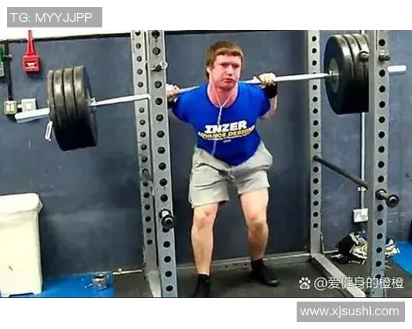 足球球星深蹲训练揭秘打造爆发力与稳定性的核心力量秘诀 足球球星深蹲训练揭秘打造爆发力与稳定性的核心力量秘诀